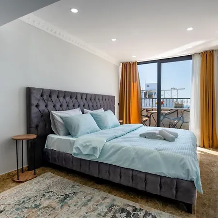 Sweet Deluxe Apartment